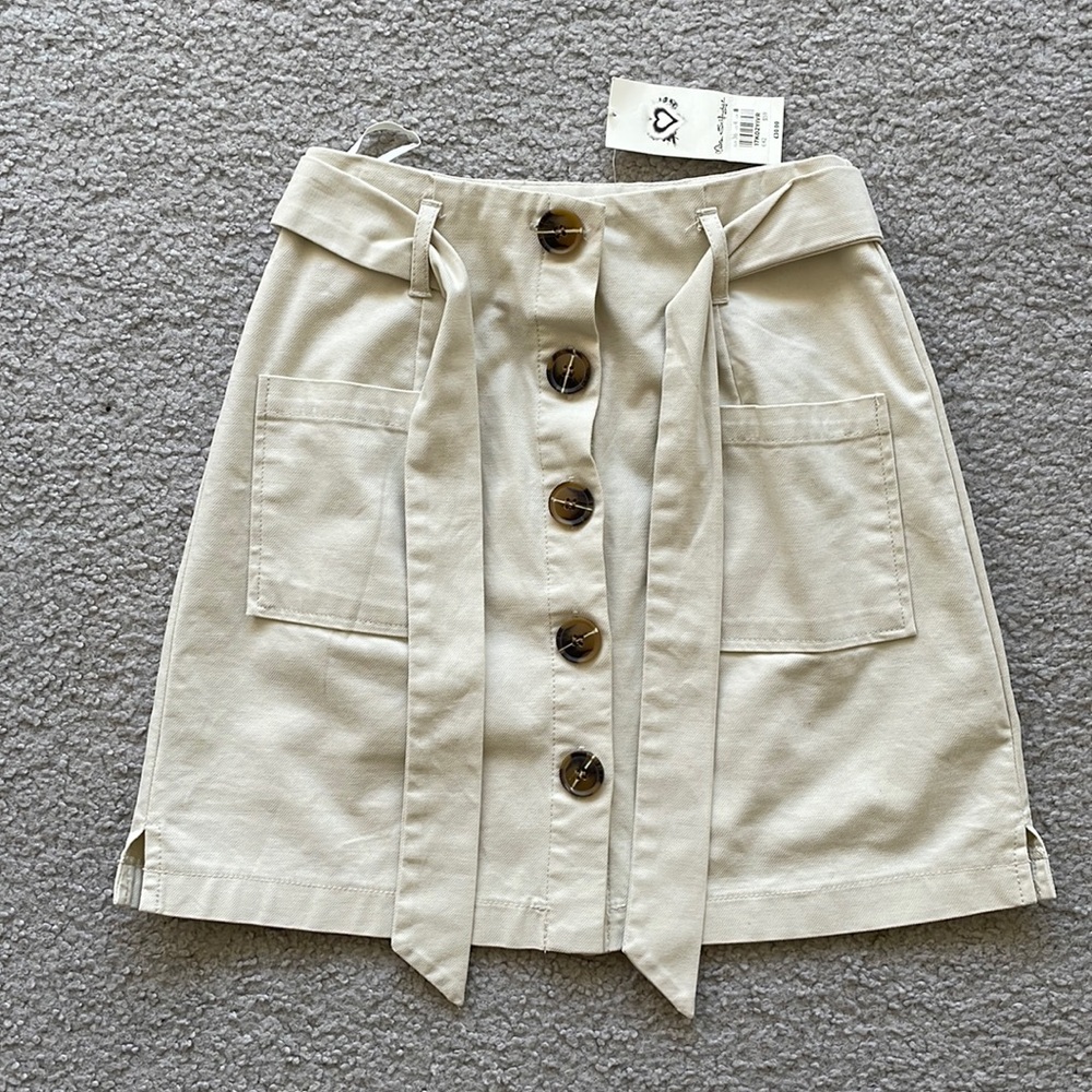 NEW - Cream Miss Selfridge’s skirt size 4
